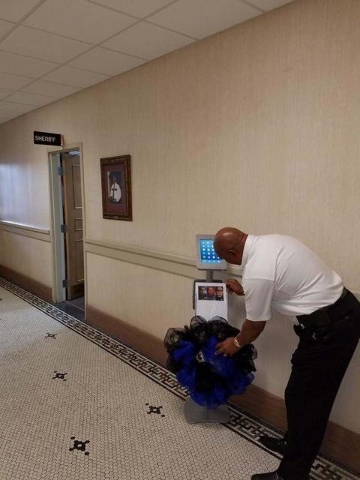 Sheriff displays wreath to honor fallen Baton Rouge officers