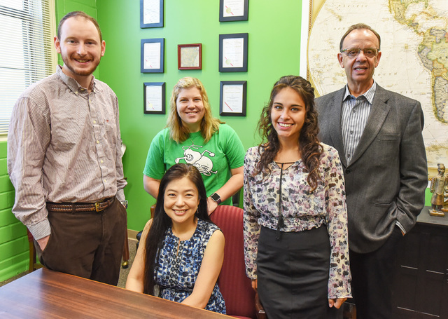 UAM psychology students present research at convention