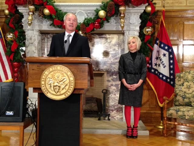 Arkansas governor announces new college grant program