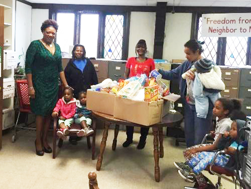 NFL player Gragg helps Pine Bluff area families