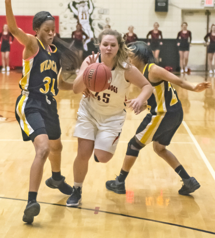 Wildcats dominate Bulldogs