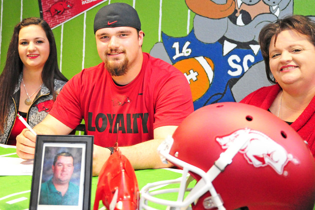 Star City’s Capps signs with Arkansas