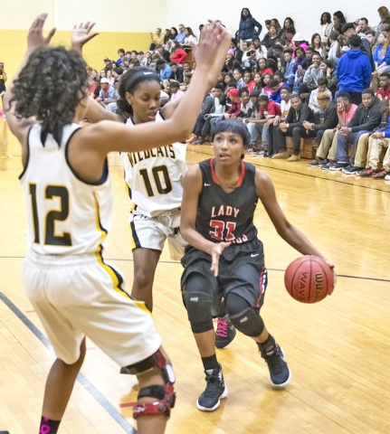 Martin, Shavers allow Wildcats to dominate Bulldogs