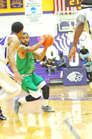 Ouachita rolls past UAM men