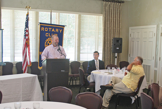 Bob Bailey informs Rotarians about 2016 Southwest Regional Tournament