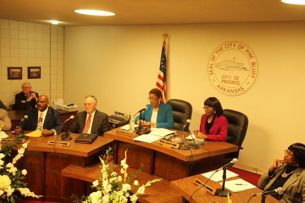 Mayor Washington, new City Council hold 1st meeting