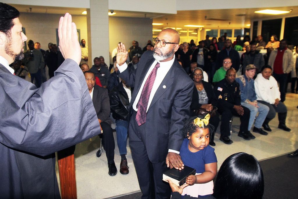 County officials, law enforcement personnel take oath of office