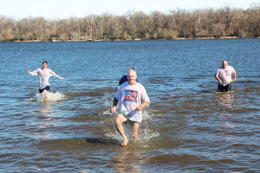 Volunteers take cold plunge for Special Olympics