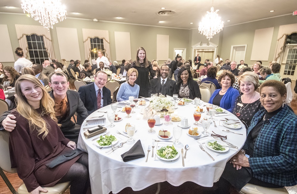 Chamber of Commerce banquet draws large crowd