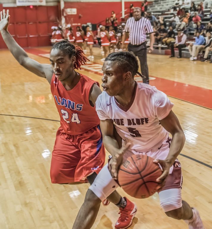 PB completes season sweep, defeating Lions 64-43