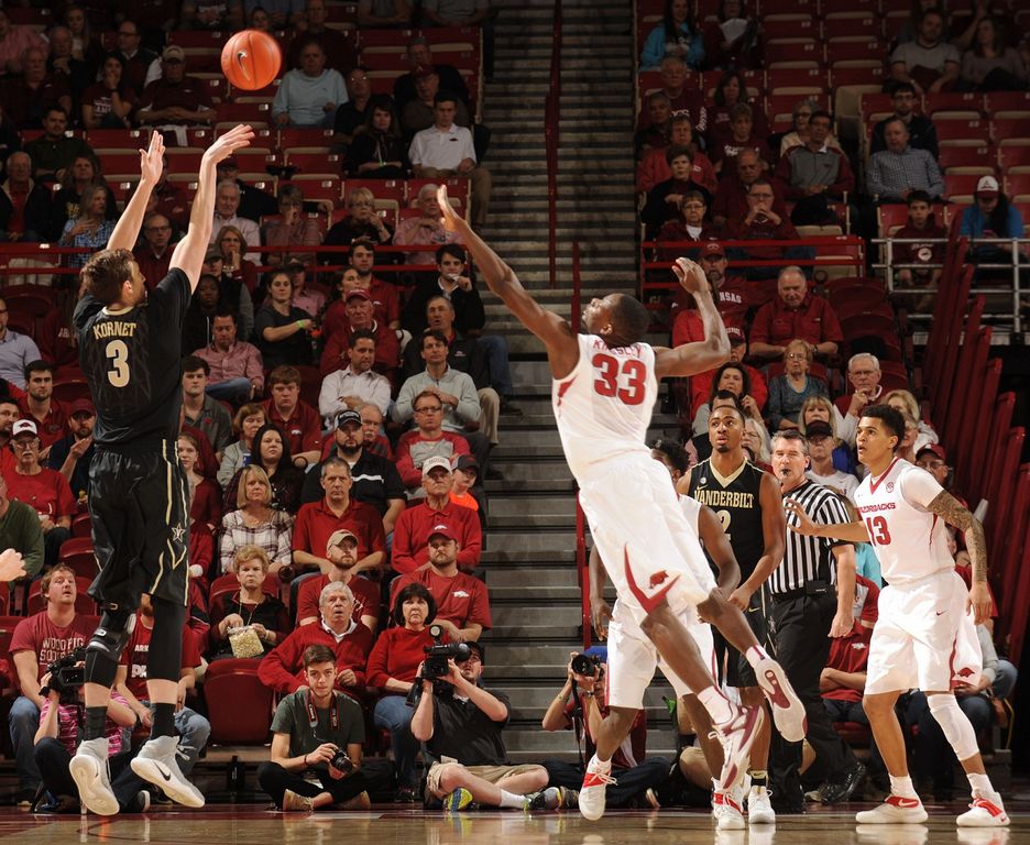 Hot-shooting Vanderbilt downs Arkansas, 72-59