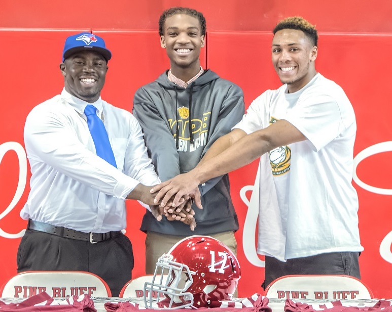 3 Zebras’ football careers are extending to collegiate level