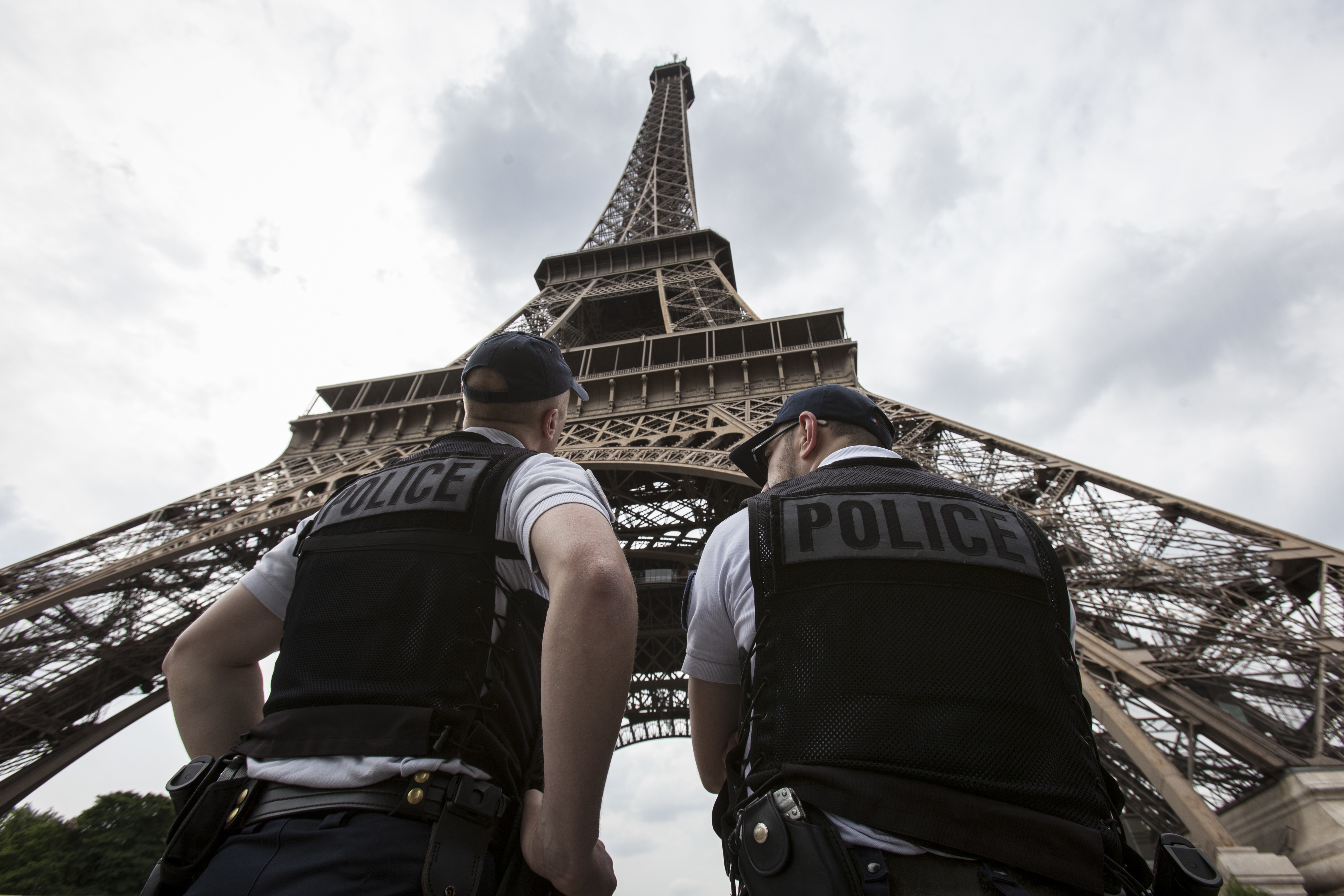 Glass wall proposed to replace Eiffel Tower metal fencing
