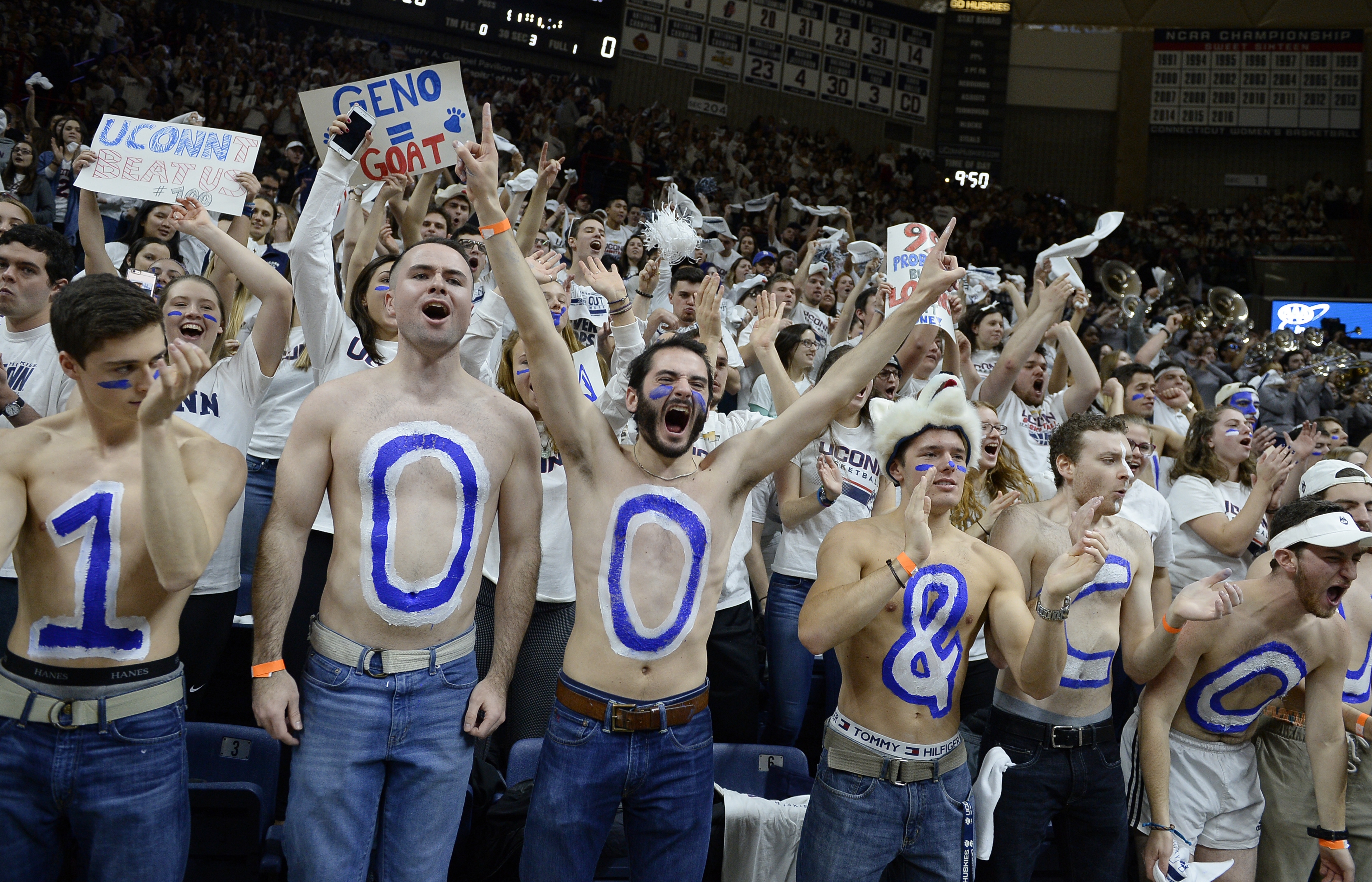 UConn women win 100th consecutive game