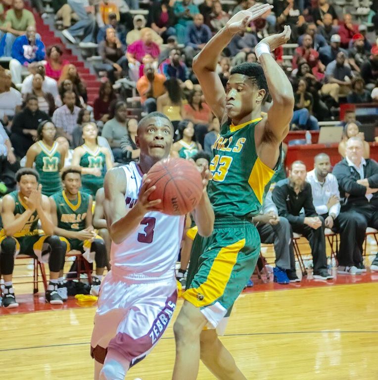 Comets outlast Zebras on senior night, 44-43