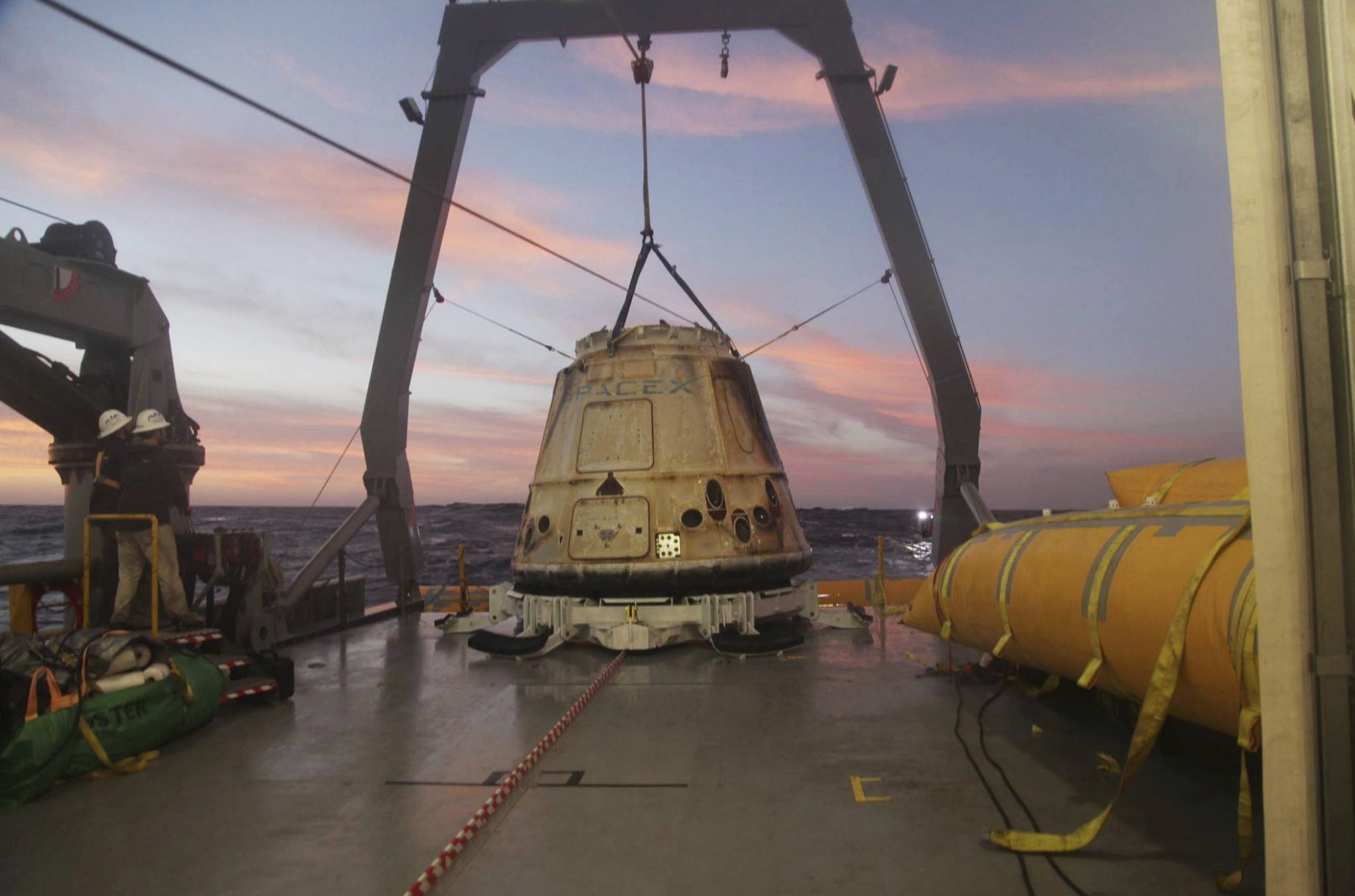 SpaceX says it will fly 2 people to moon next year