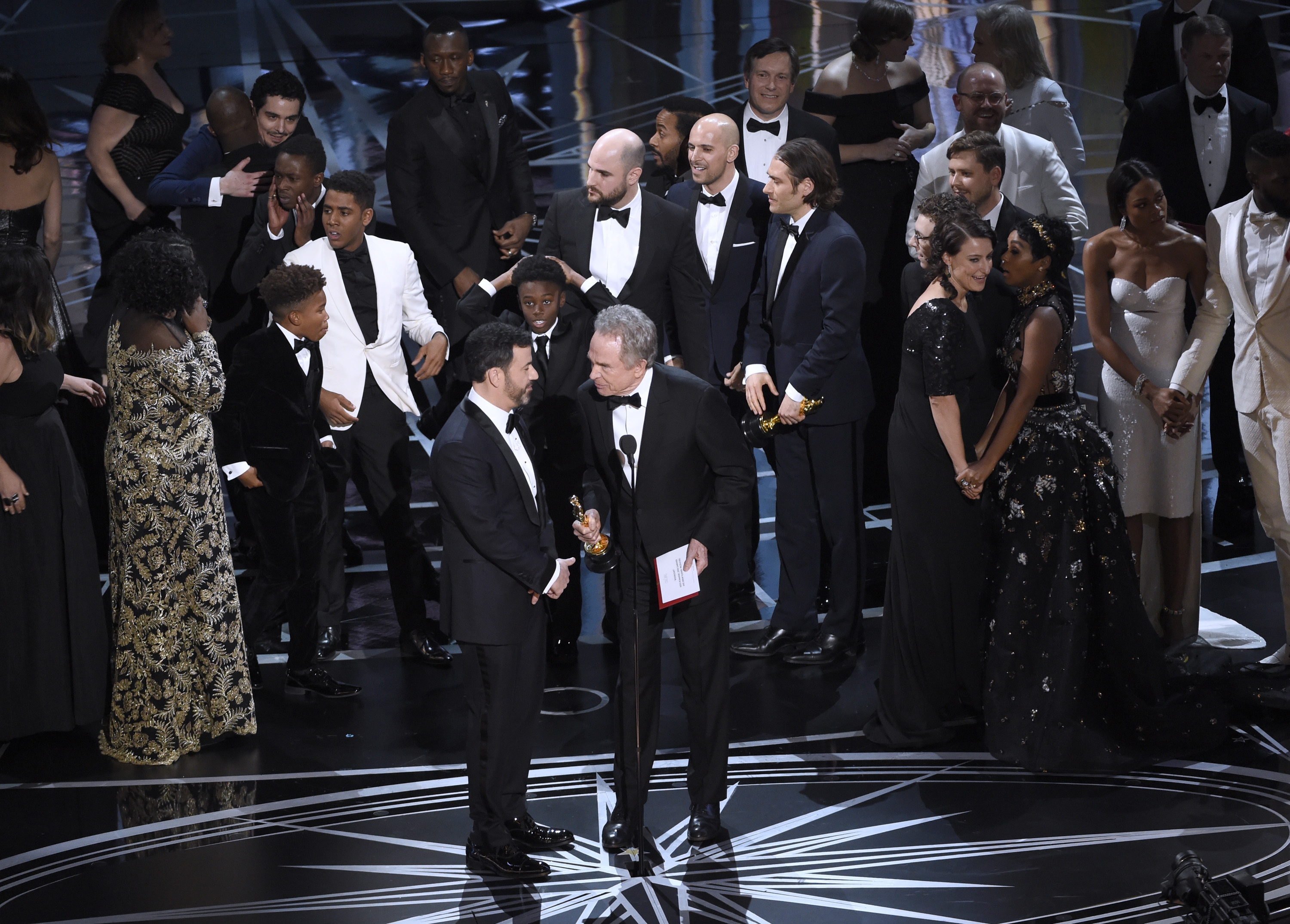 Academy Awards: "Moonlight" wins best picture after mixup