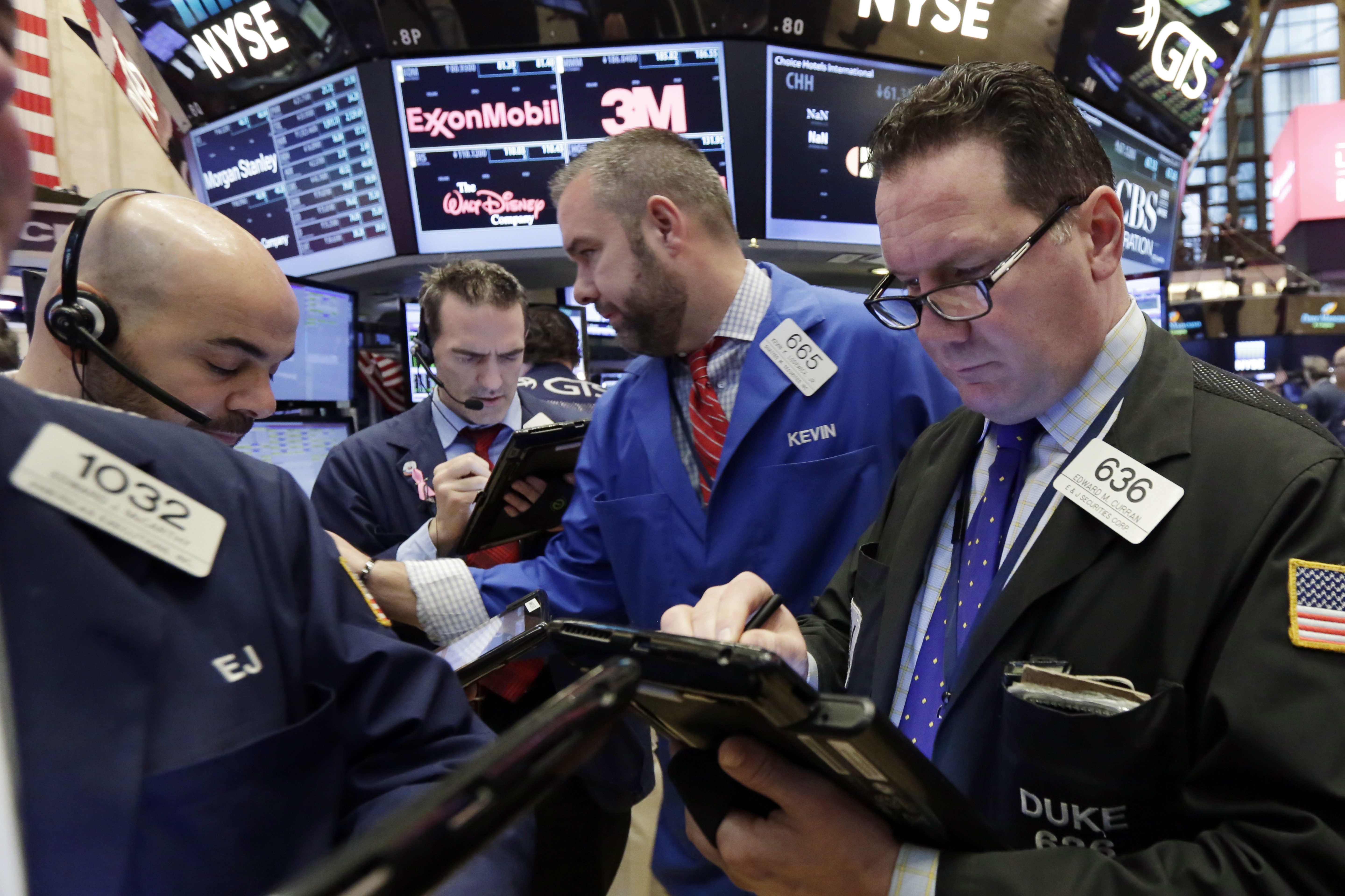 Closing bell: Stocks end mixed as investors seek safety