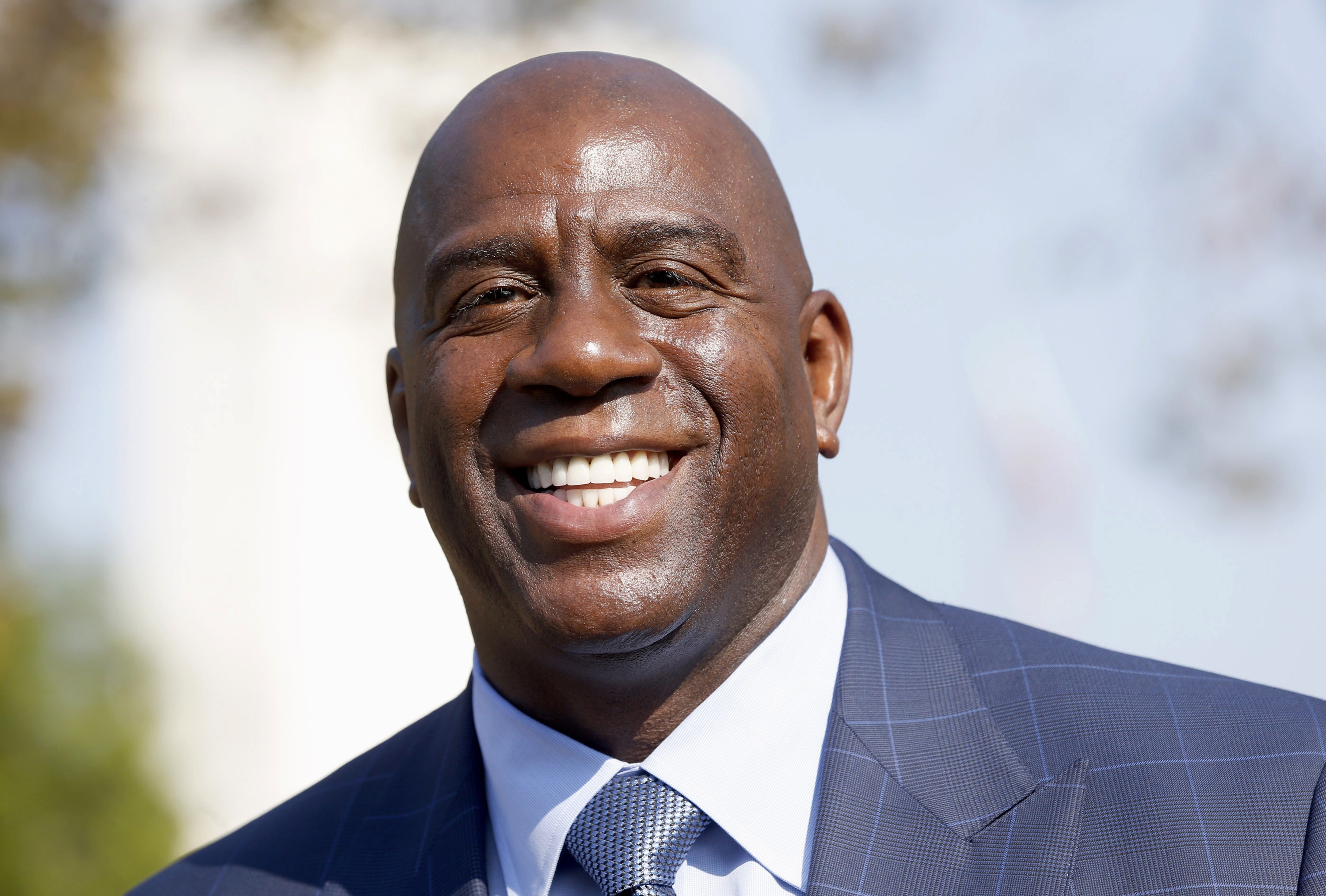 Lakers put Magic Johnson in charge of basketball ops