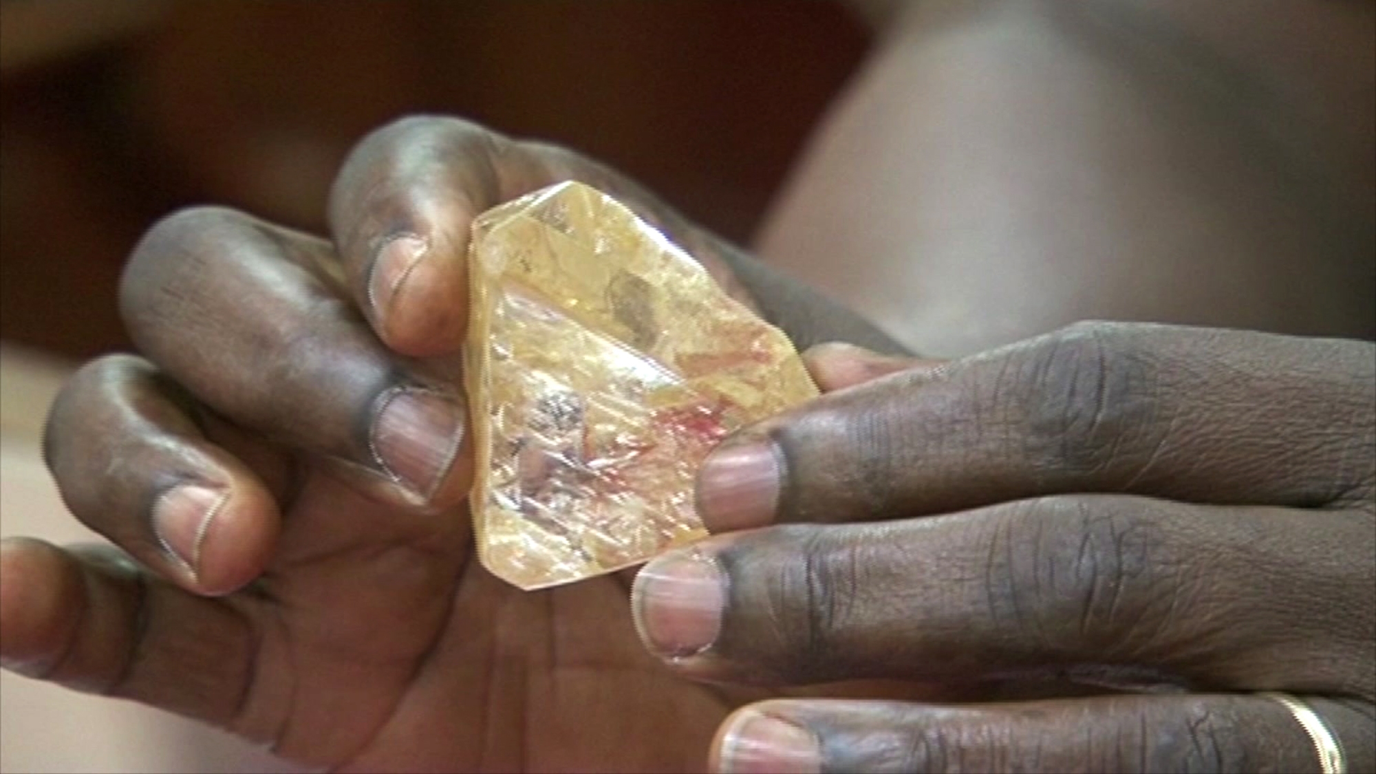 LIGHT LUNCH: African pastor finds 706-karat diamond
