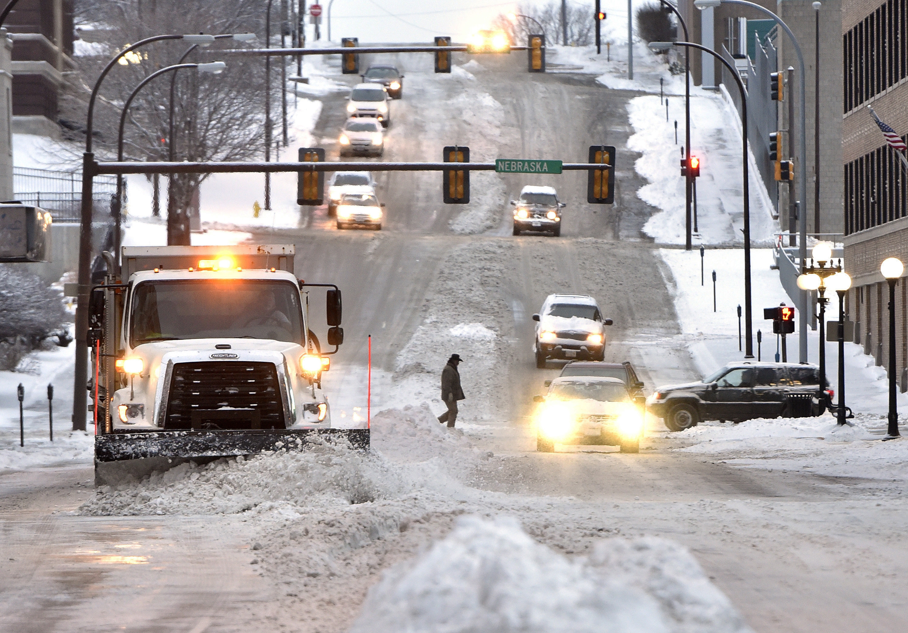 Airlines cancel thousands of flights because of storm
