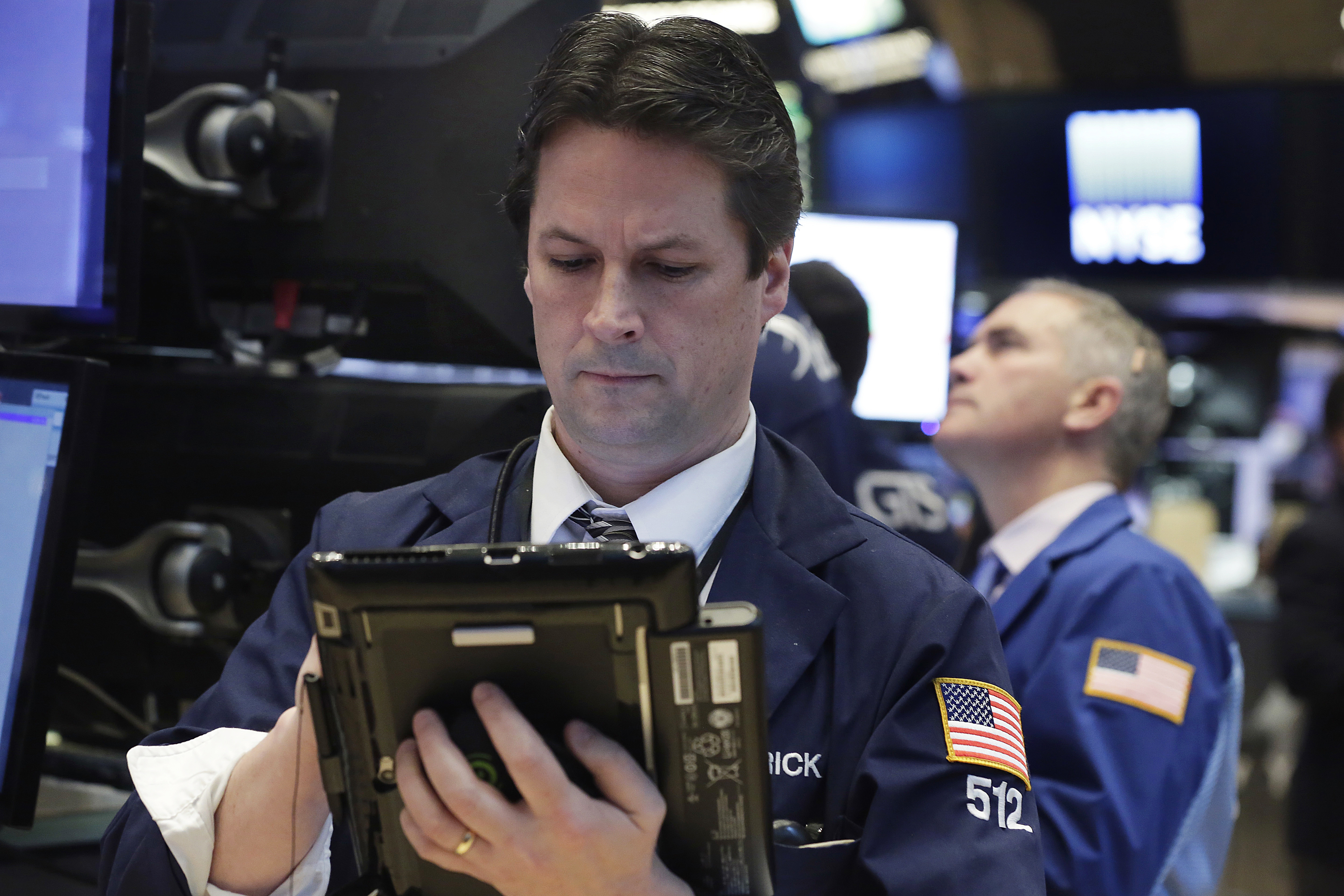 CLOSING BELL: Banks, energy, oil lead stocks higher