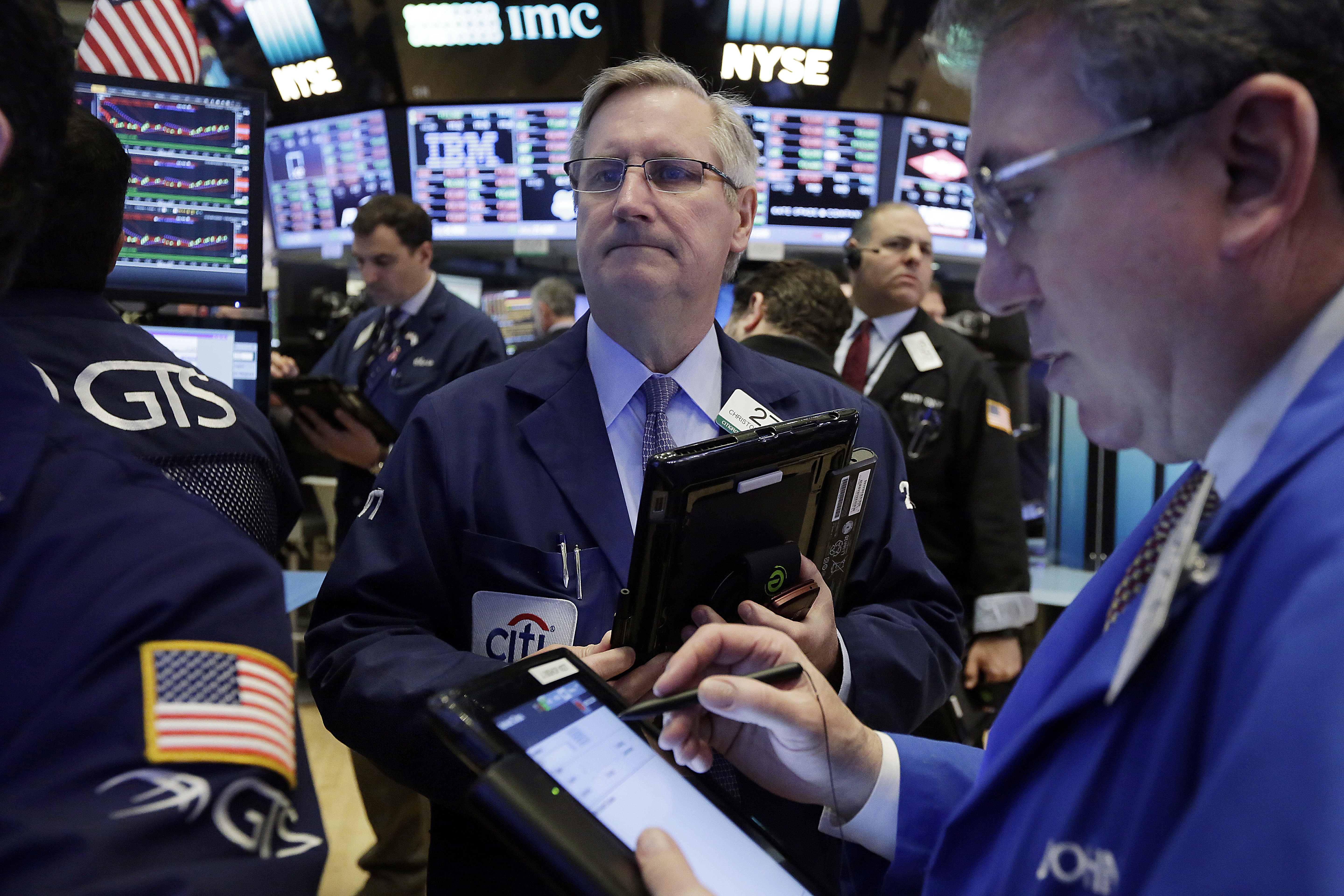 CLOSING BELL: Early rally fades away on Wall Street