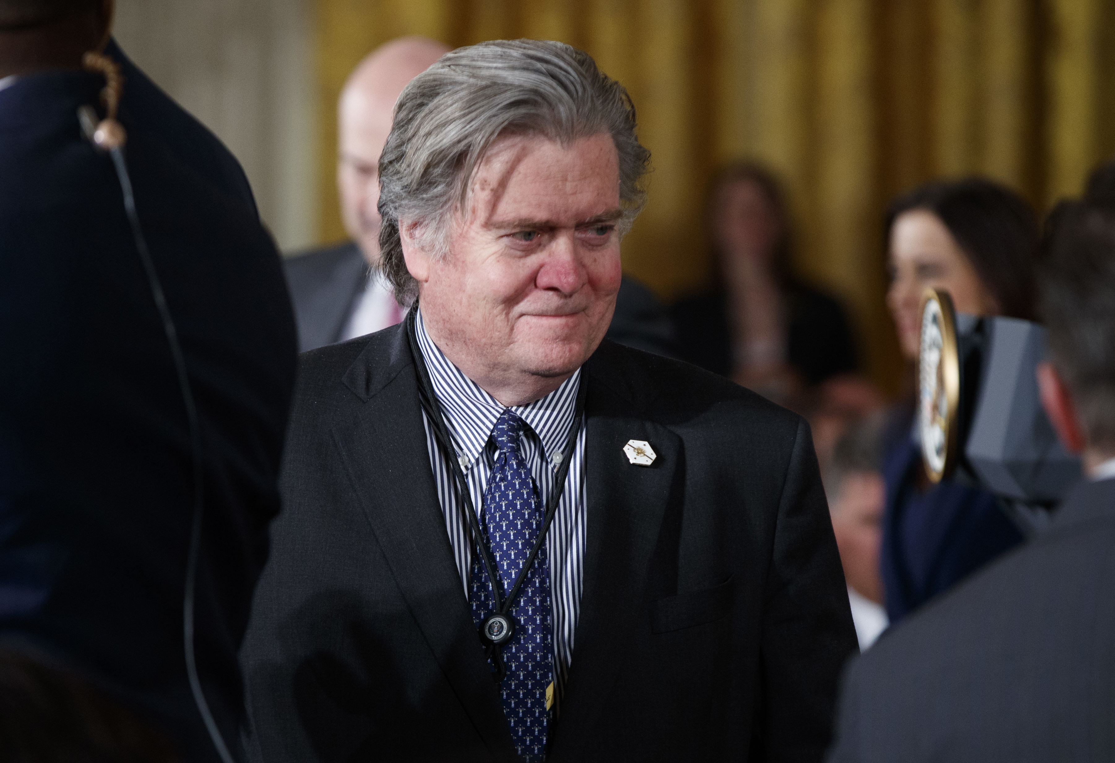 Trump removes Bannon from security council