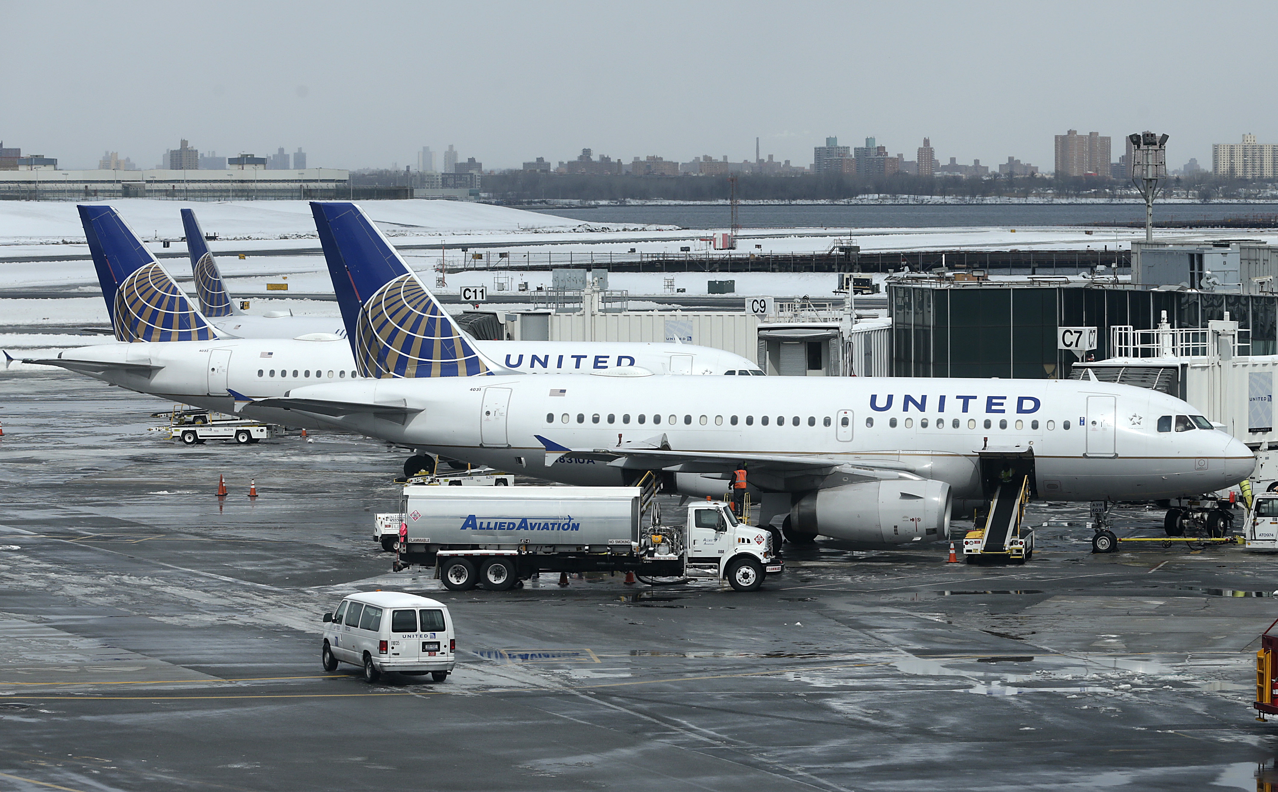United CEO says no one will be fired for dragging incident