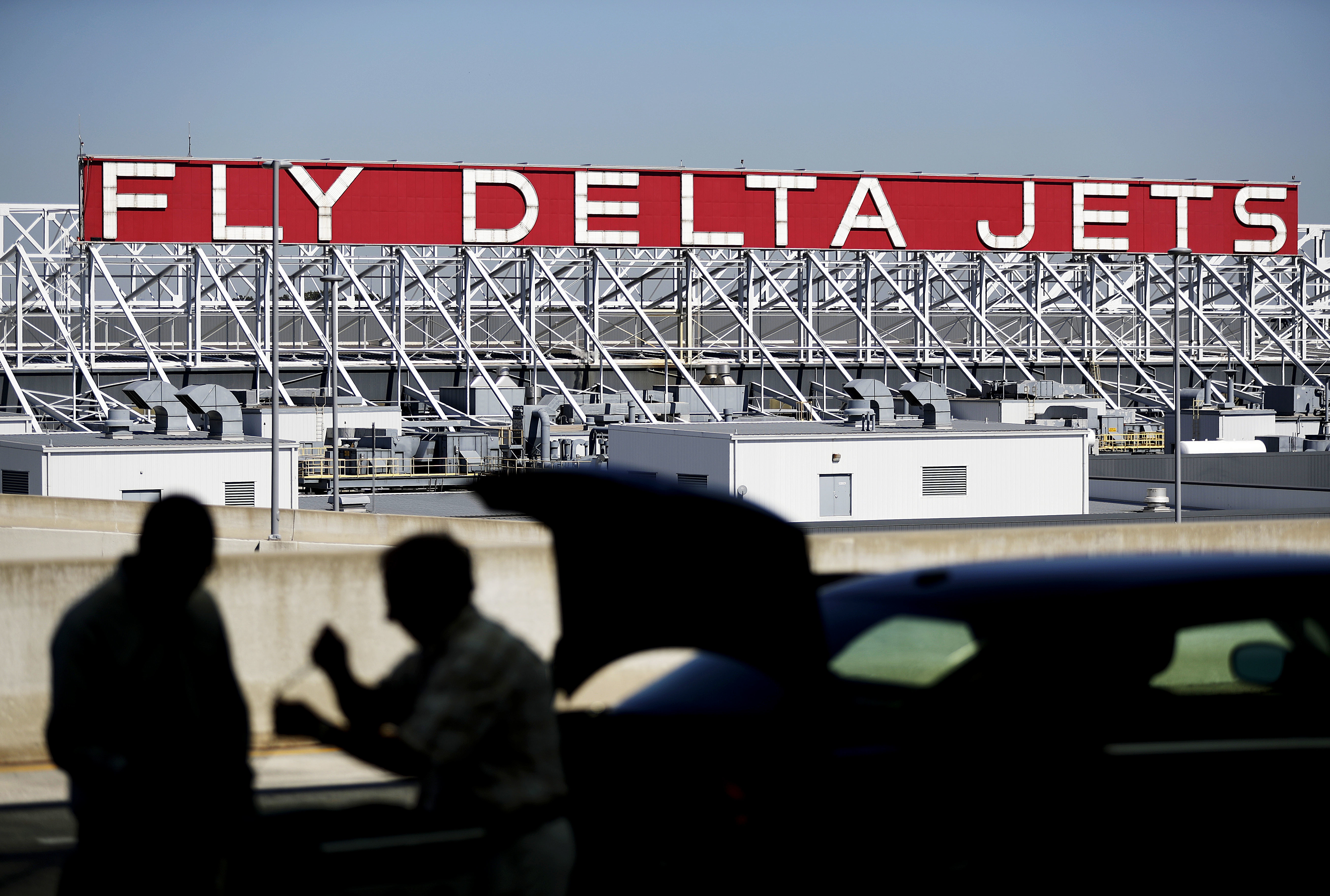 Delta OKs offers of up to $9,950 to flyers who give up seats