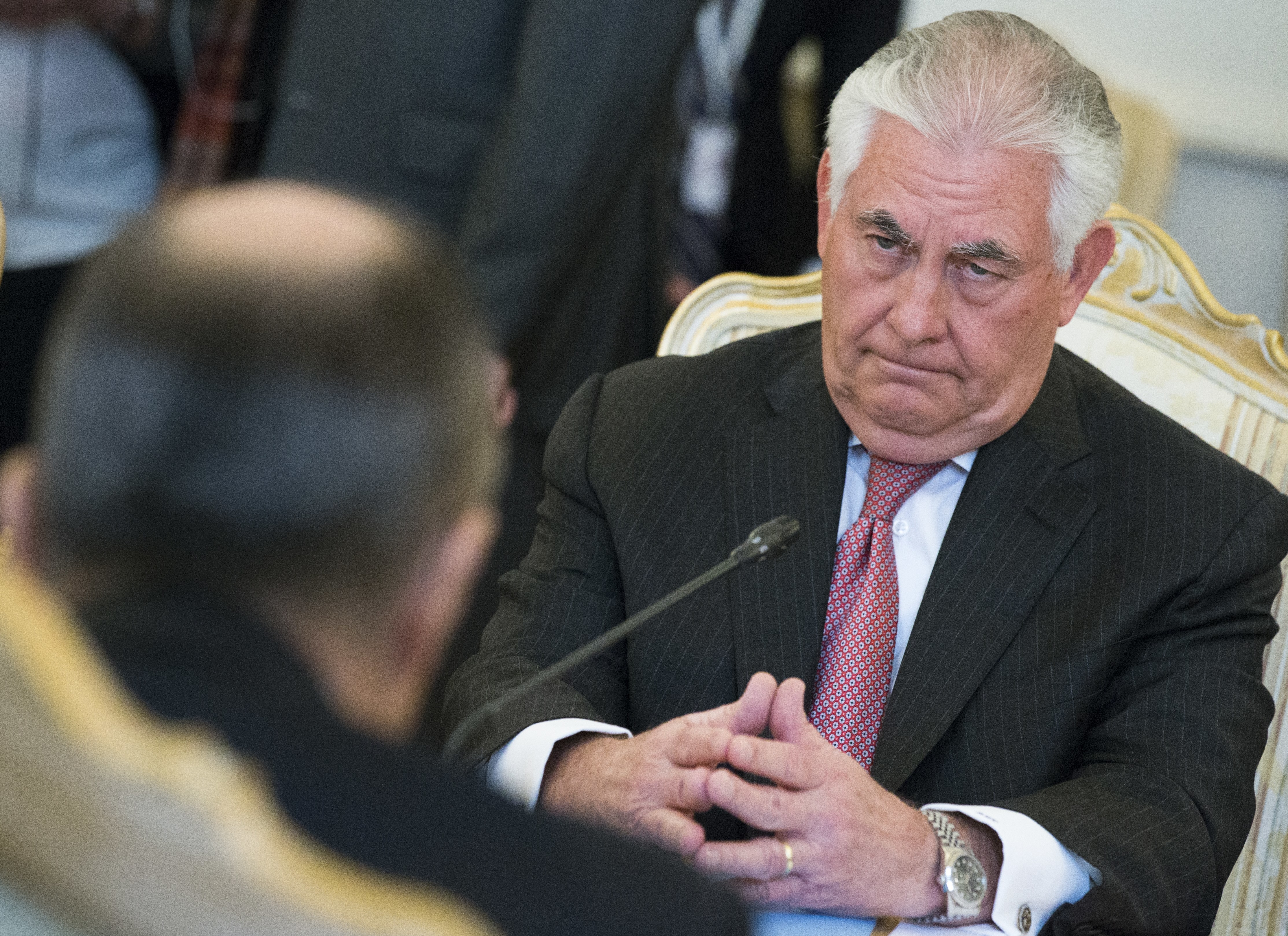 Putin, Tillerson meet as tensions rise over Syria