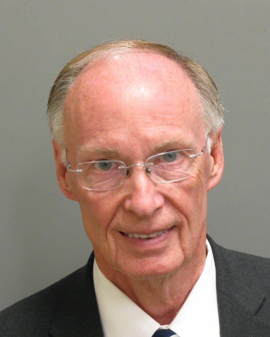 Alabama governor booked on misdemeanors, resigns