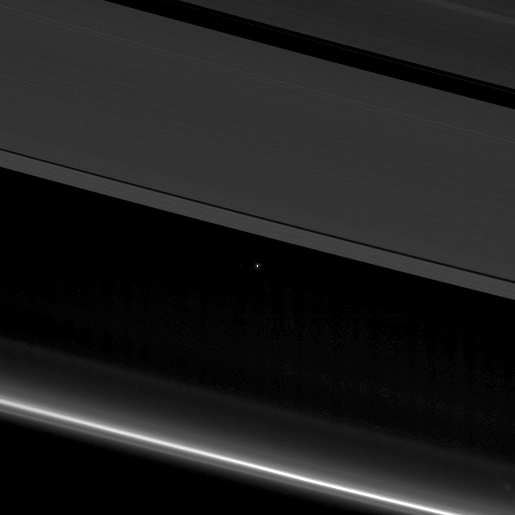 Spacecraft flies between Saturn and rings in historic 1st