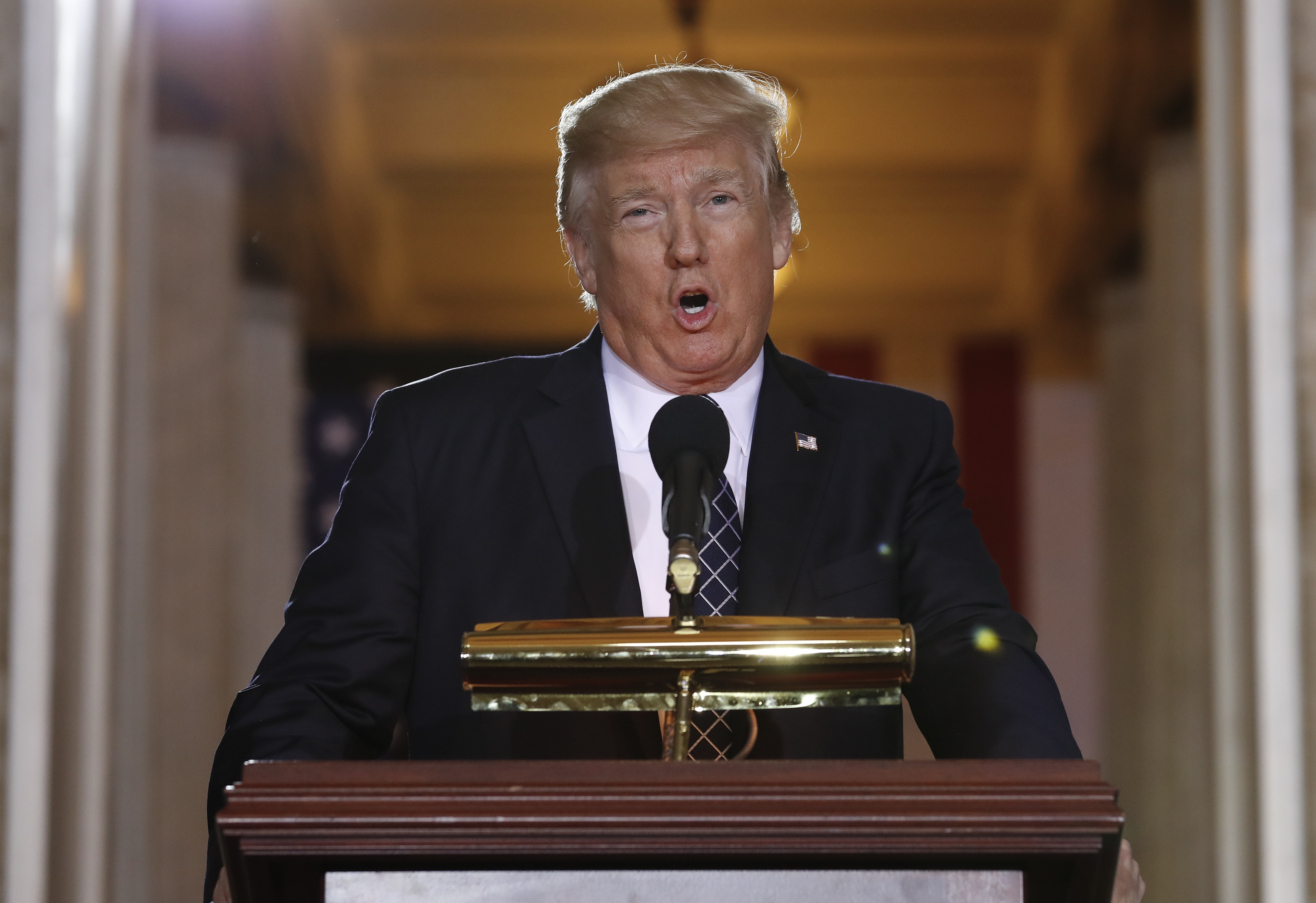 California judge blocks Trump order on sanctuary city money