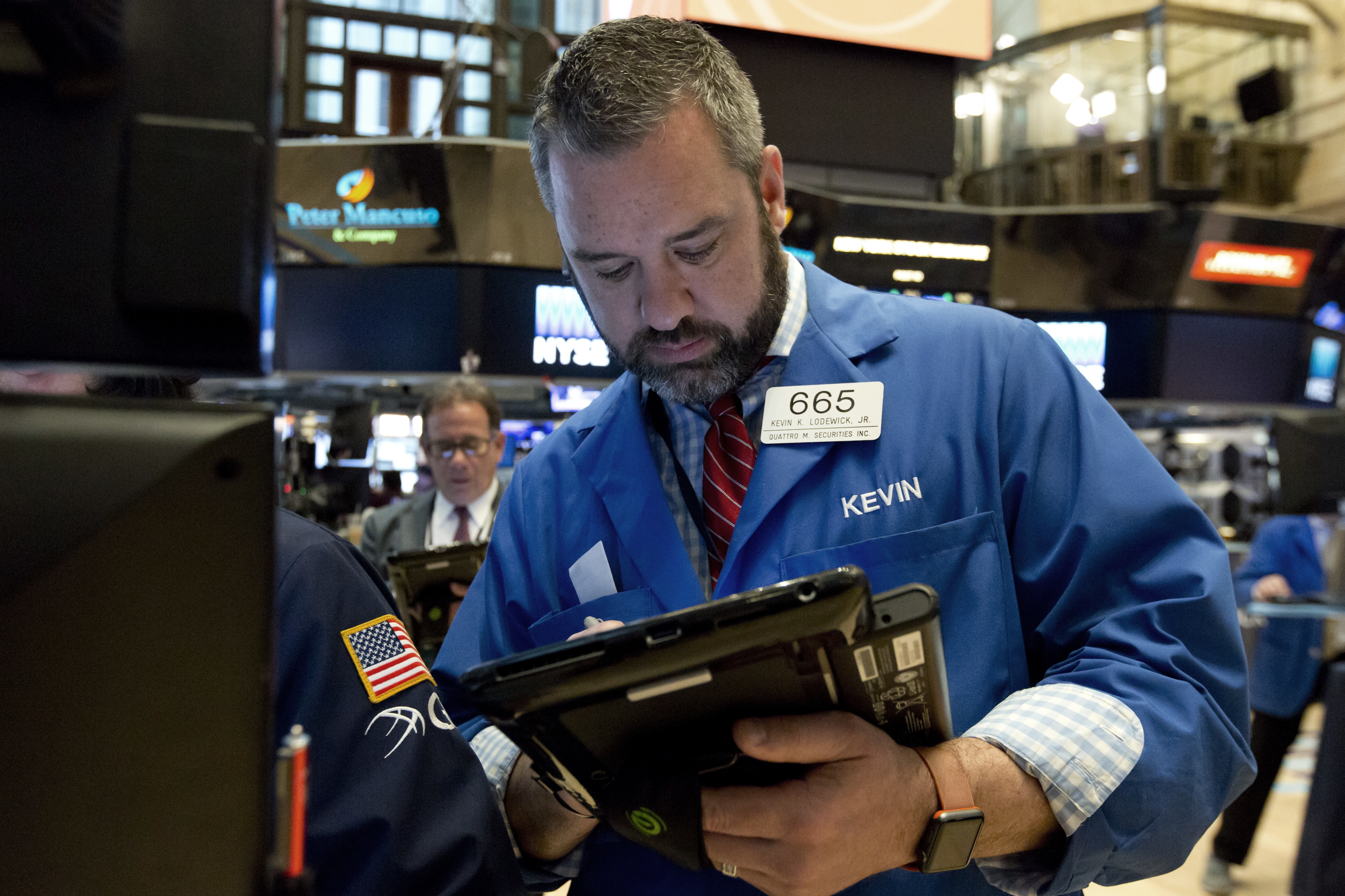 CLOSING BELL: US stock indexes end with meager gains