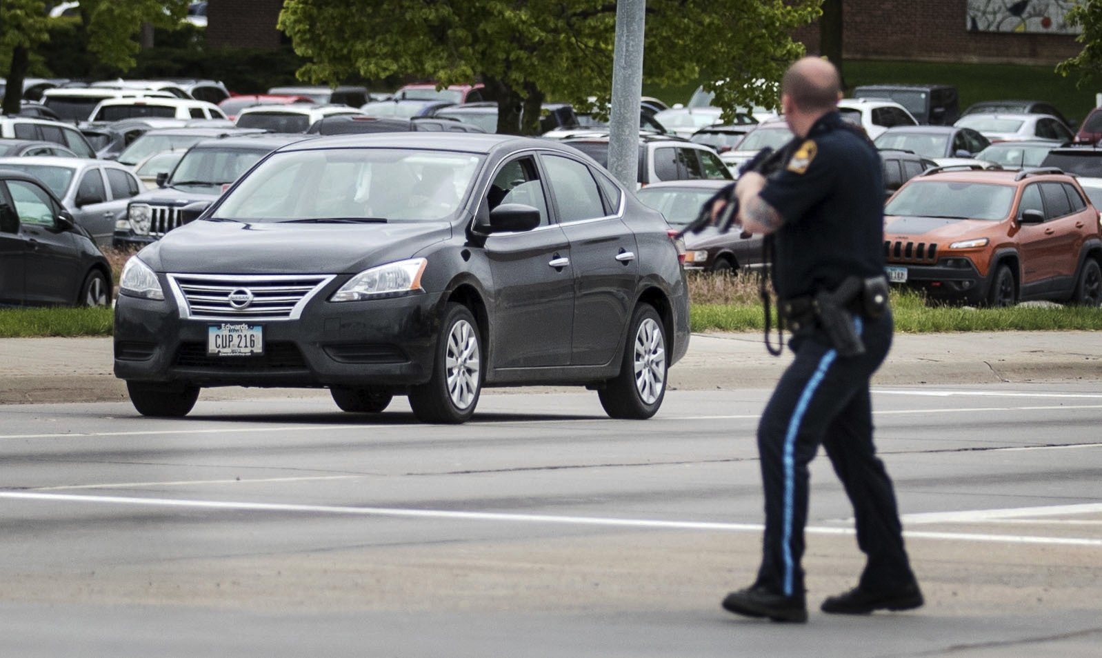 Iowa sheriff’s deputy shot during jail escape dies
