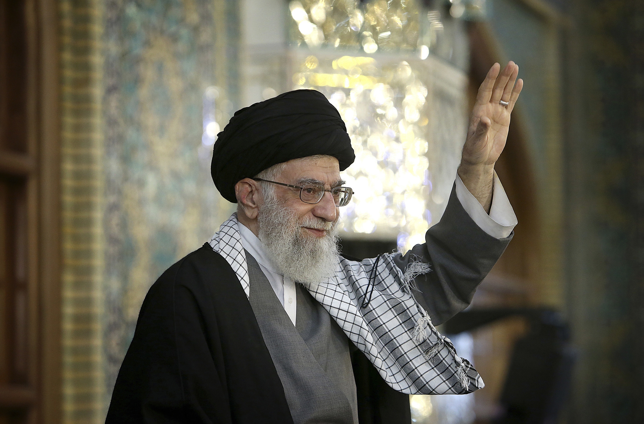US extends Iran nuke sanctions relief, adds other sanctions