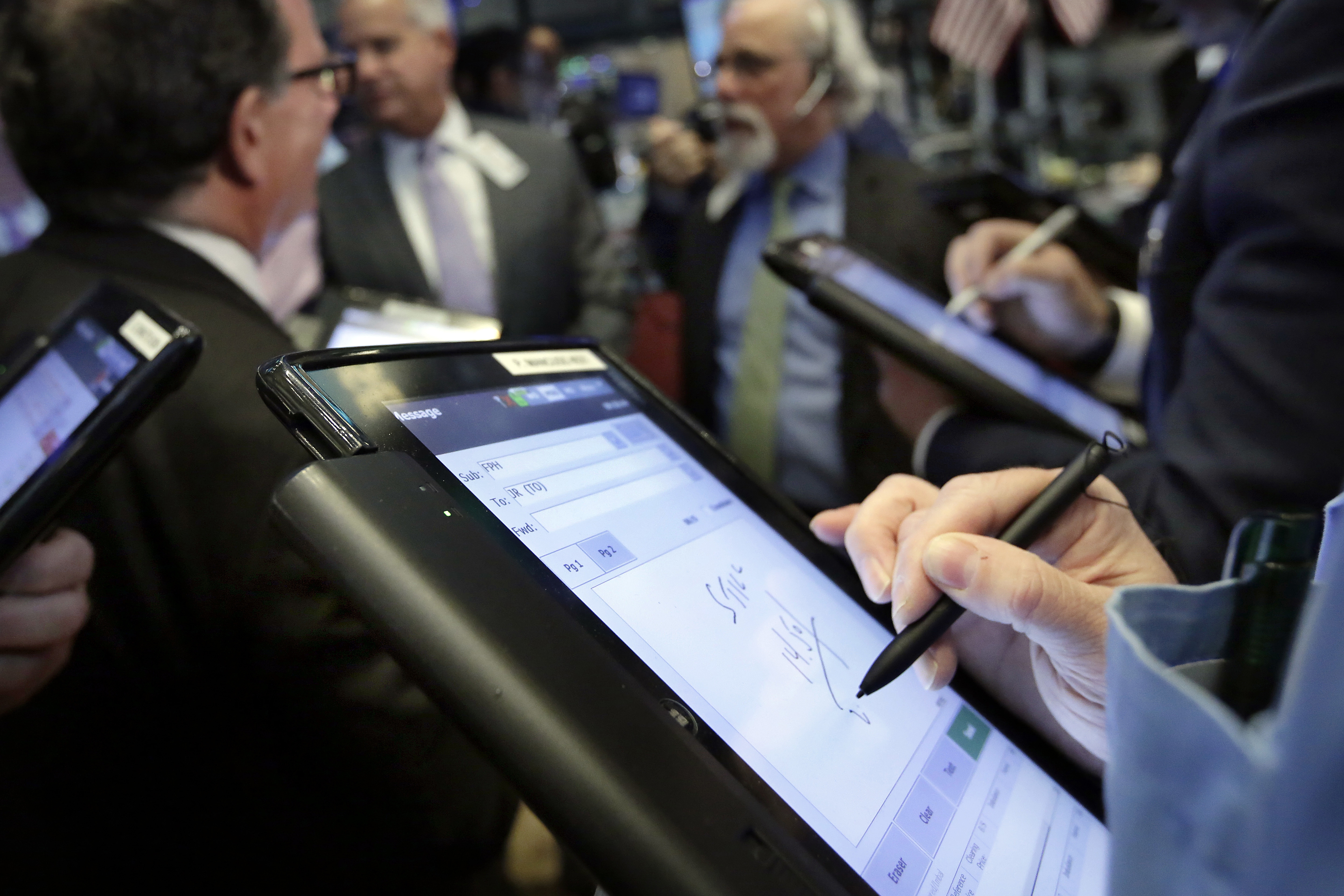CLOSING BELL: Stocks close lower on disappointing retail results