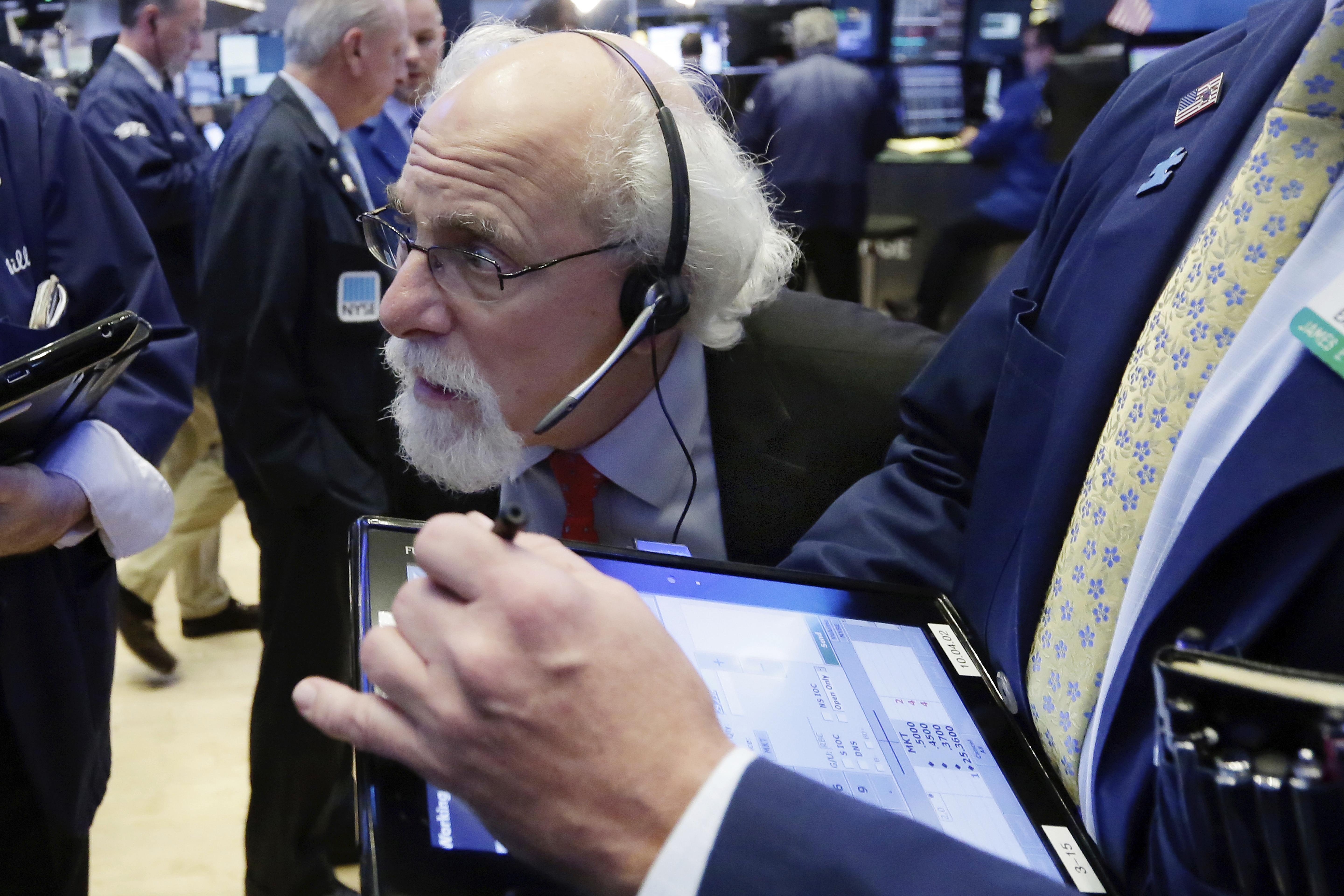 Retailer earnings help US stocks toward 6th day of gains