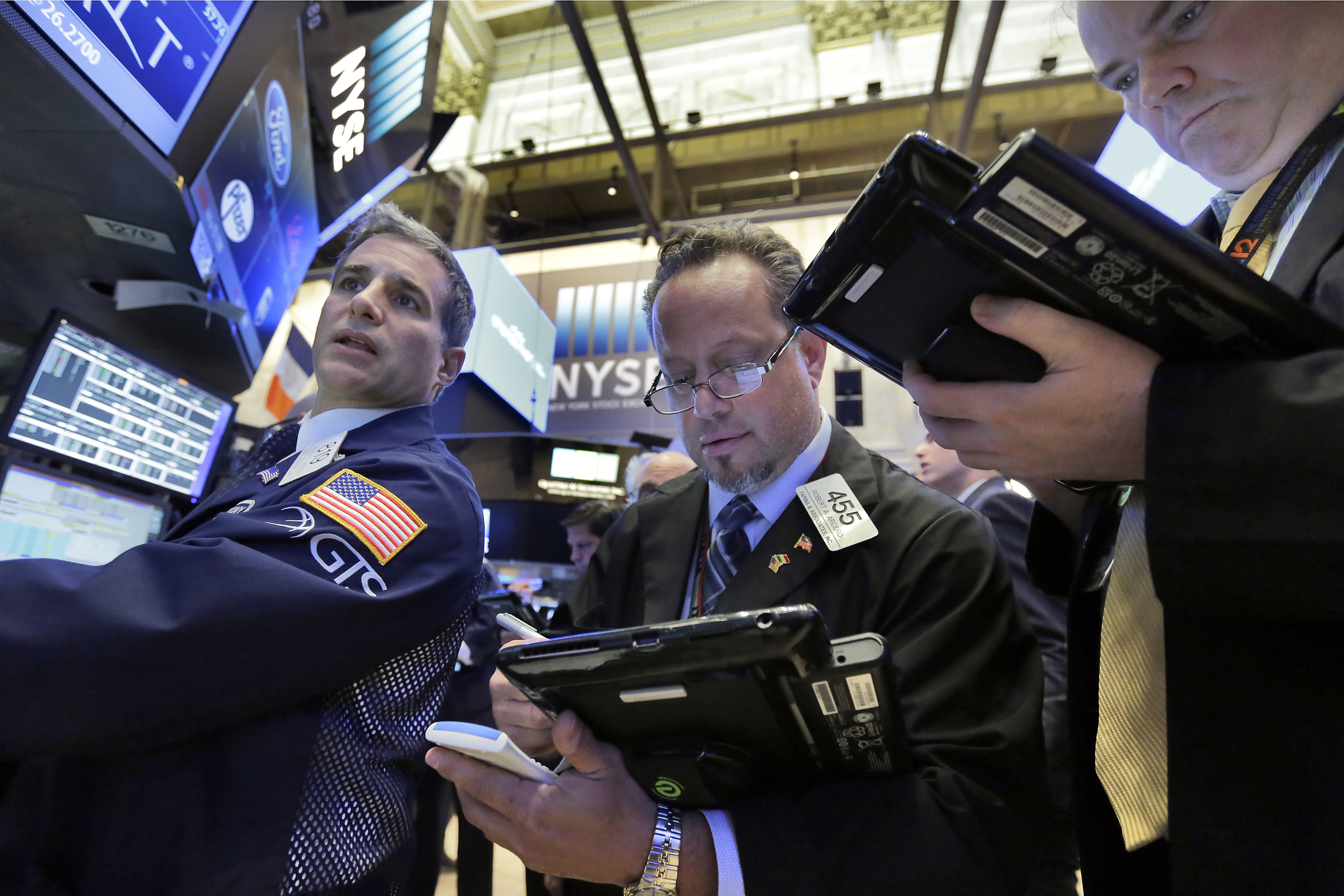 CLOSING BELL: US stocks extend gains to a 5th day as tech companies rise