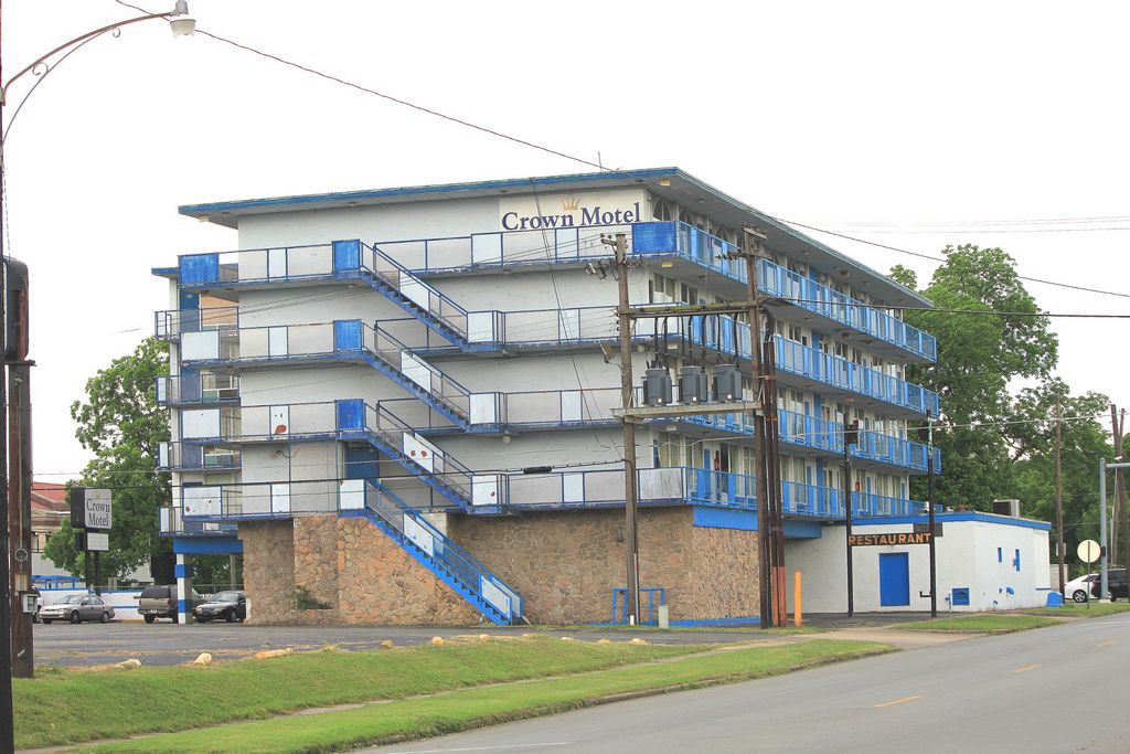 Go Forward Pine Bluff  buys problematic Crown Motel