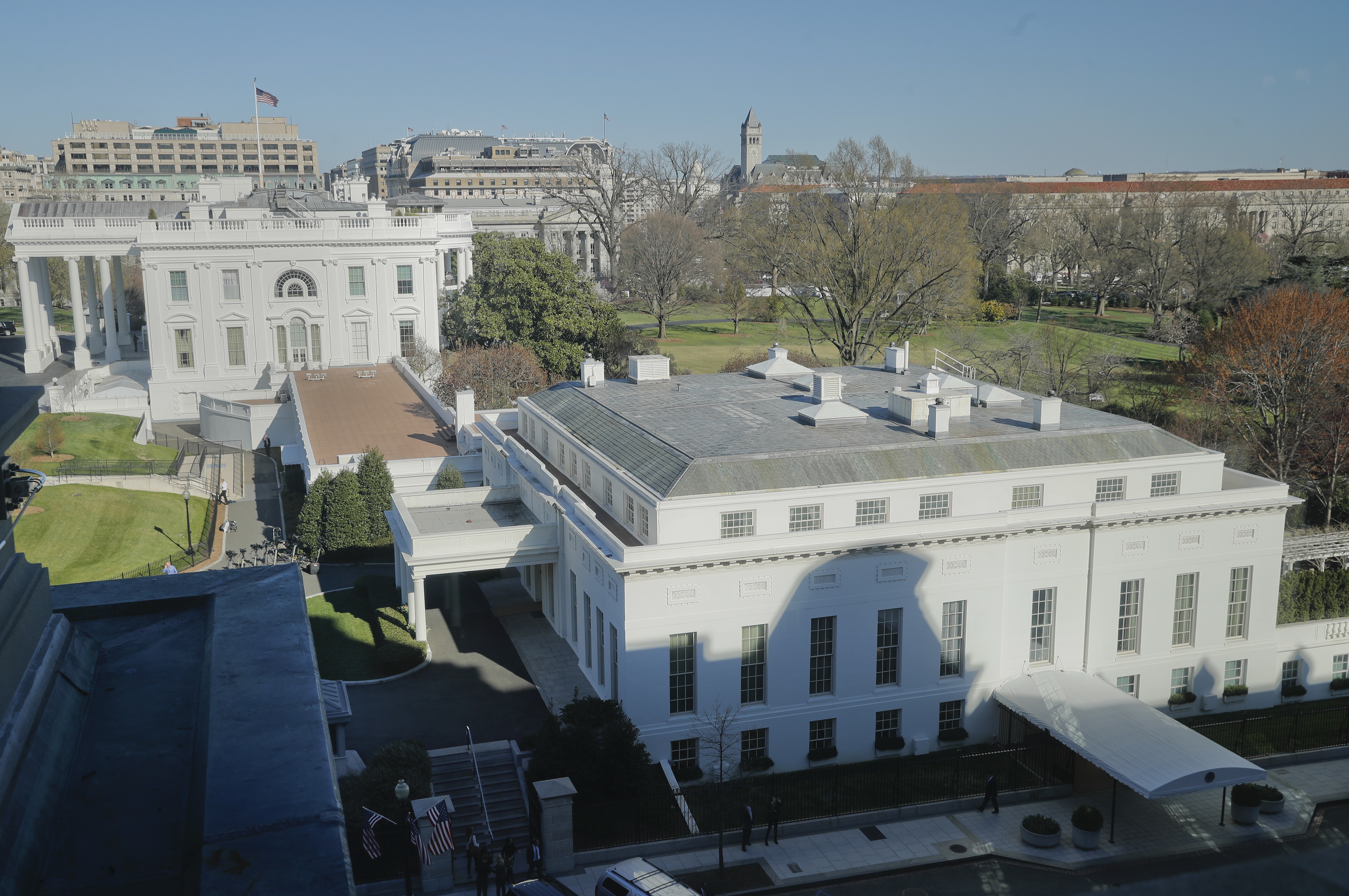 White House communications director resigns amid tensions
