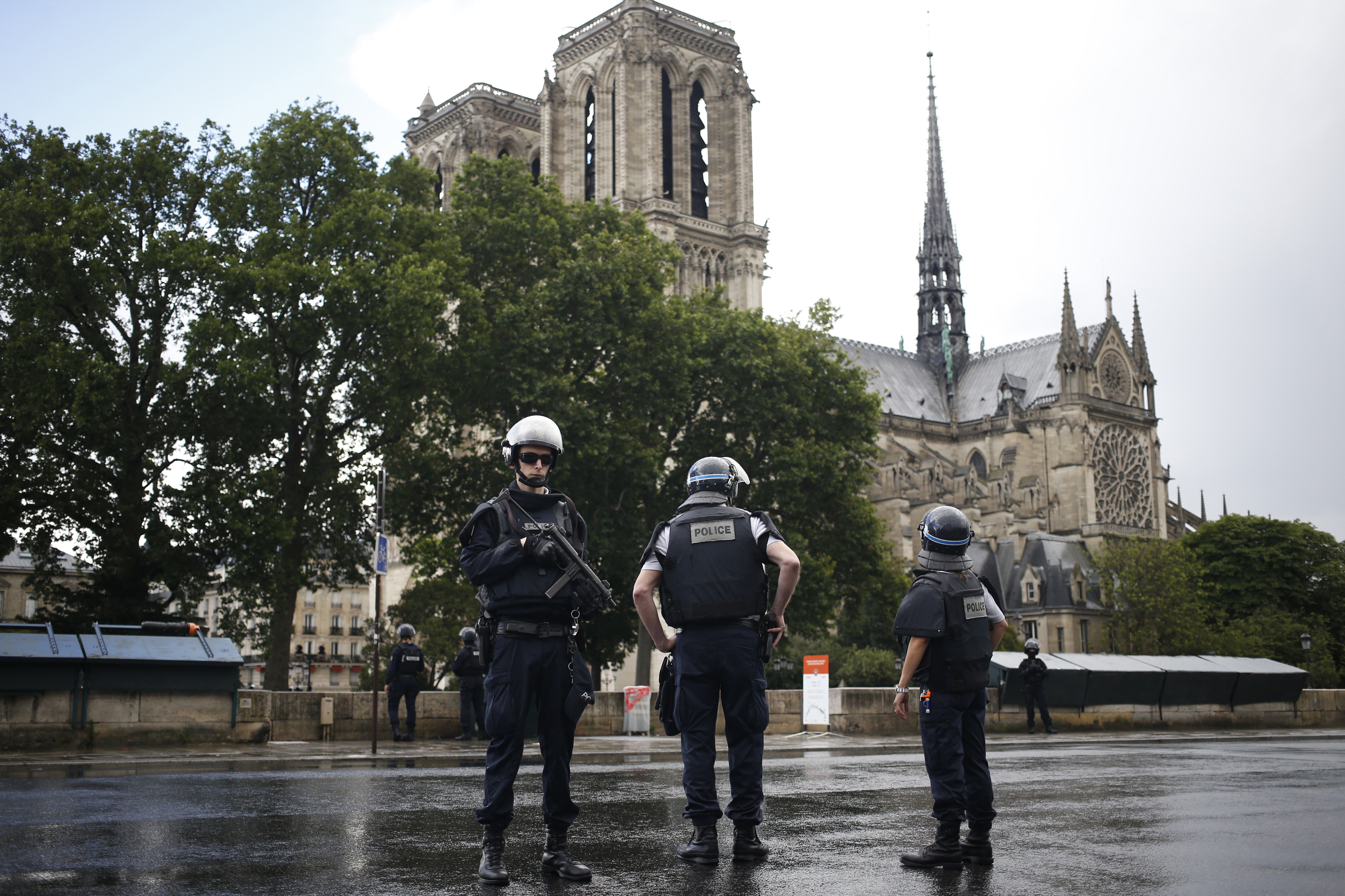 Officer attacked with hammer outside Notre Dame in Paris