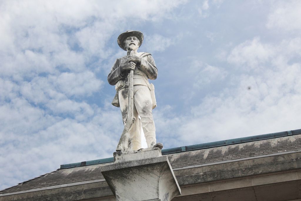Dustup in ‘Dixie’ over statues’ place in history