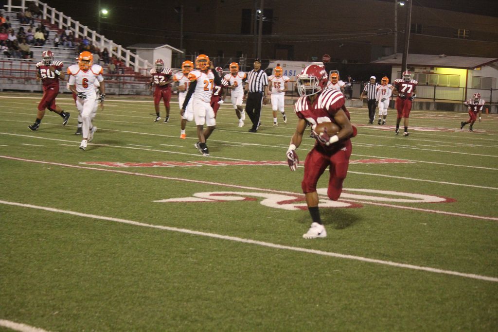 Pine Bluff dominates Little Rock Hall 60-6 in 6A opener