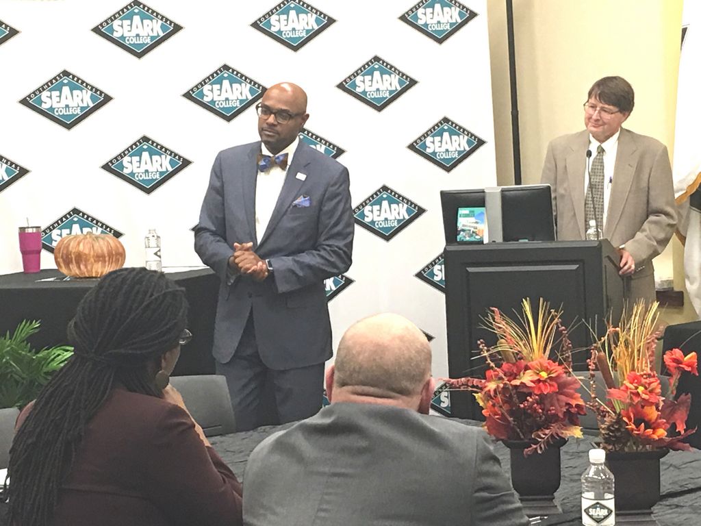 SEARK hosts open forum for presidential candidate
