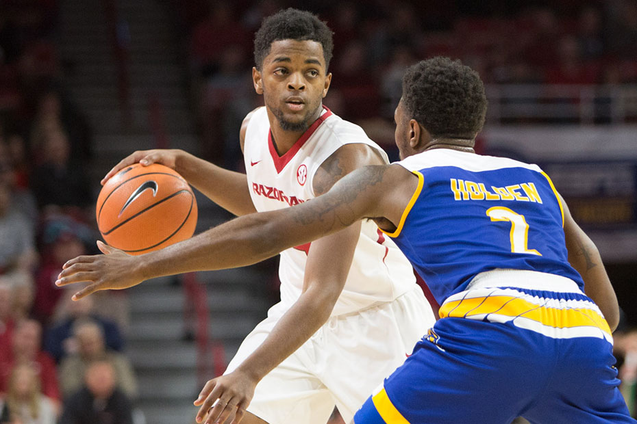 Barford scores 19, Arkansas wins season-high 5th straight