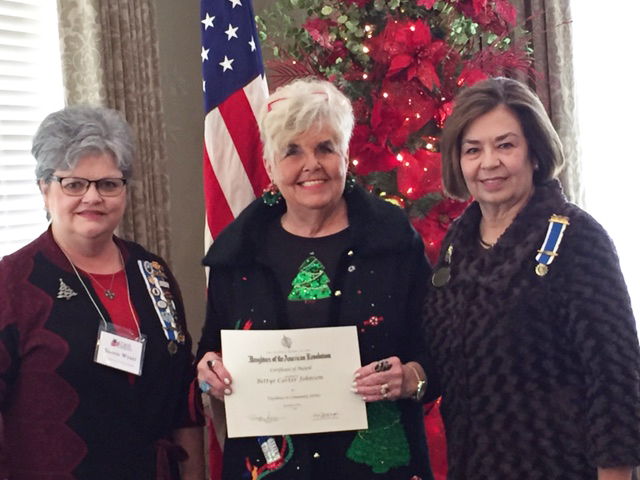 McAlmont DAR presents Community Service Award