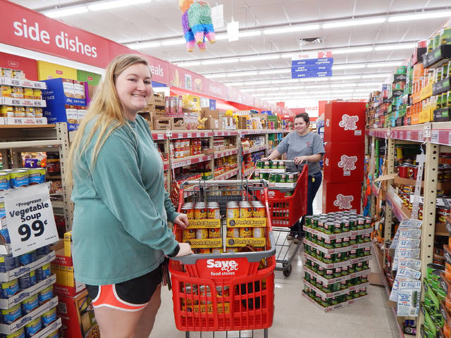 UAM student nurses help replenish food pantry