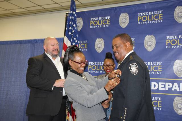 Mayor names Whitfield as permanent PBPD chief